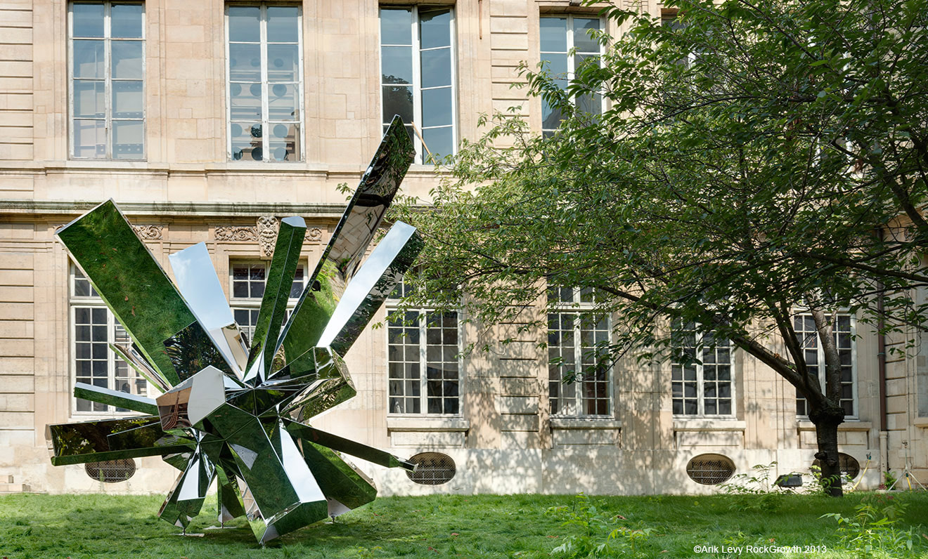 Découvrez la sculpture RockGrowth par Arik Lévy