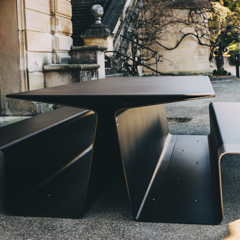Table picnic urbaine connectée en métal