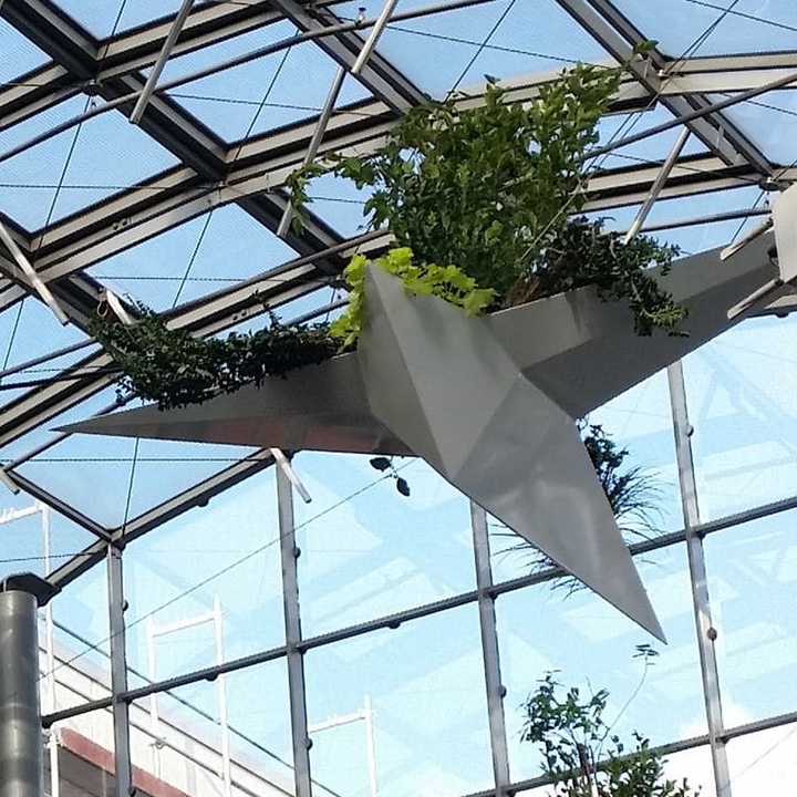 Mobilier urbain jardinière suspendue