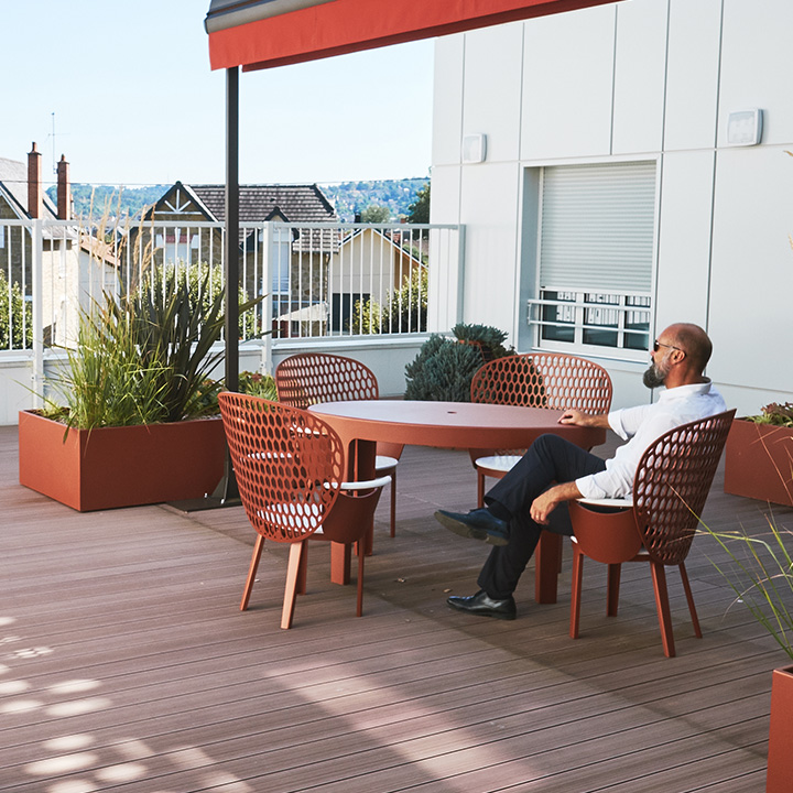 Table professionnelle design pour restaurants et bars
