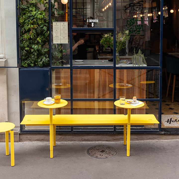 Banc en U, (240x67x45 cm) en béton préfabriqué; mobilier urbain