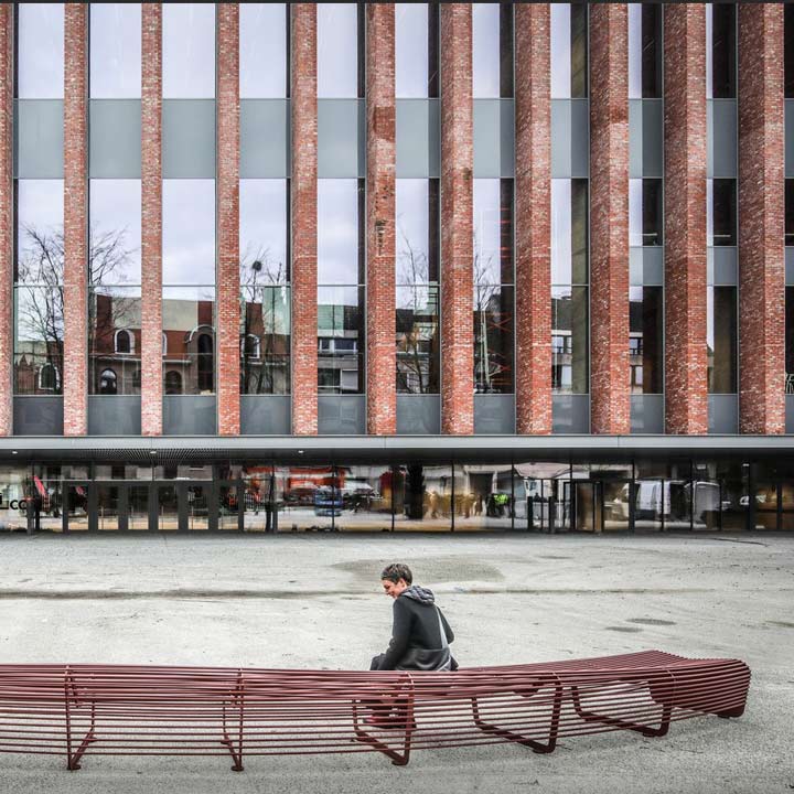 Circular bench banc urbain activateur de convivialité