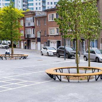 Zitt, banc circulaire en bois