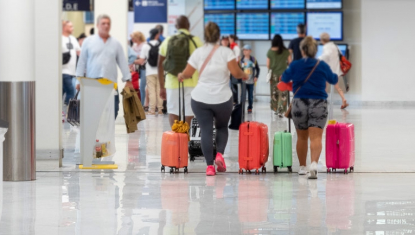 Des corbeilles de propreté Made in France :  quand le mobilier urbain design prend son envol dans les Aéroports de Paris