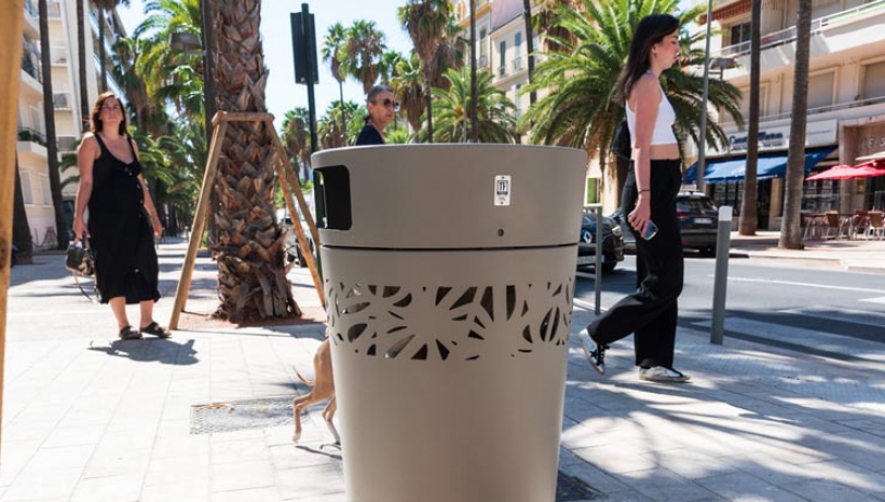 Corbeilles de propreté pour les espaces extérieurs