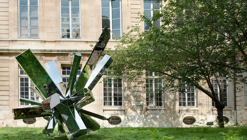 Découvrez la sculpture RockGrowth par Arik Lévy
